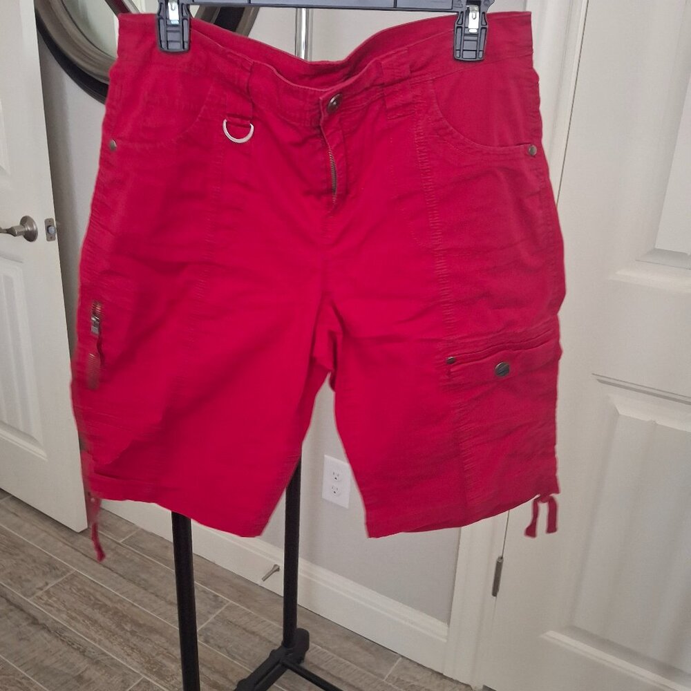 Capri Short pants, red and Aqua